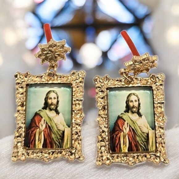 Jesus Christ Portrait Painting Gold Frame Earrings Unique Nostalgic Jewelry NEW - Picture 3 of 7